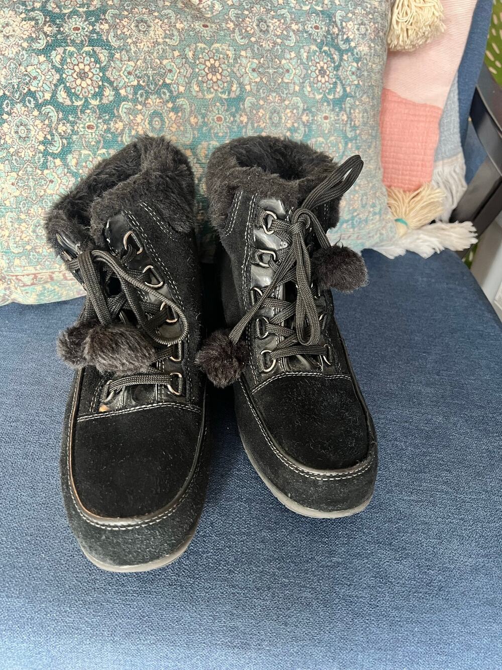 Sporto Amanda Women’s Black Suede Lace Up Winter Ankle Boots Pom Pom Sz 9.5